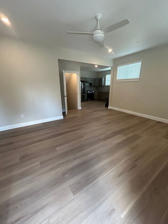 Foto del edificio - 536 E Mulberry St