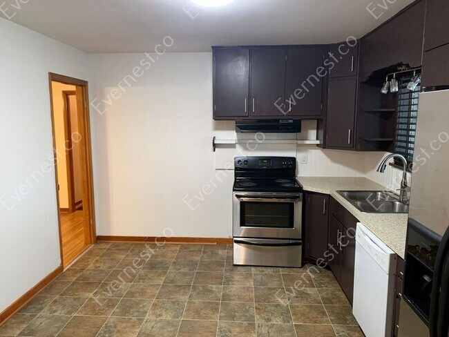 Foto del edificio - 1025 Barnisdale Rd