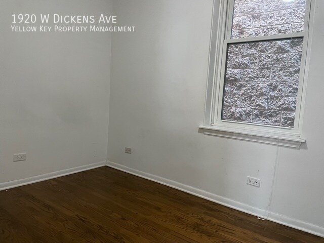 Building Photo - 1920 W Dickens Ave