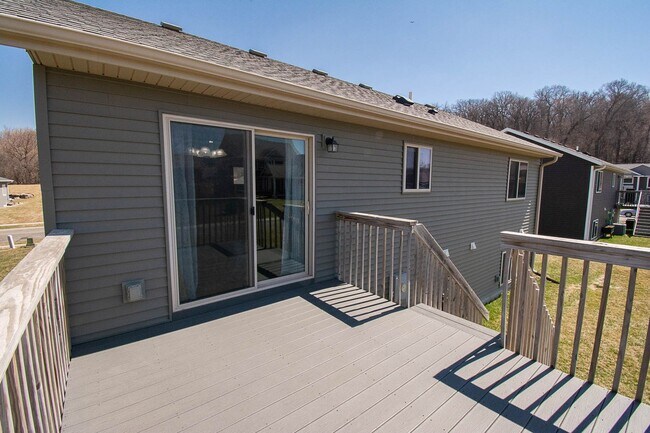 Foto del edificio - Move-In Ready NW Rochester Home with Finished Lower Level