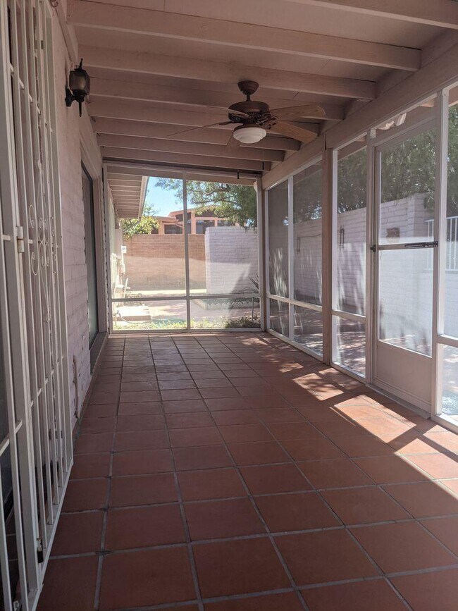 Foto del edificio - 8950 E 25th St