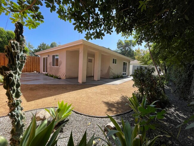 Building Photo - 5173 Alhama Dr
