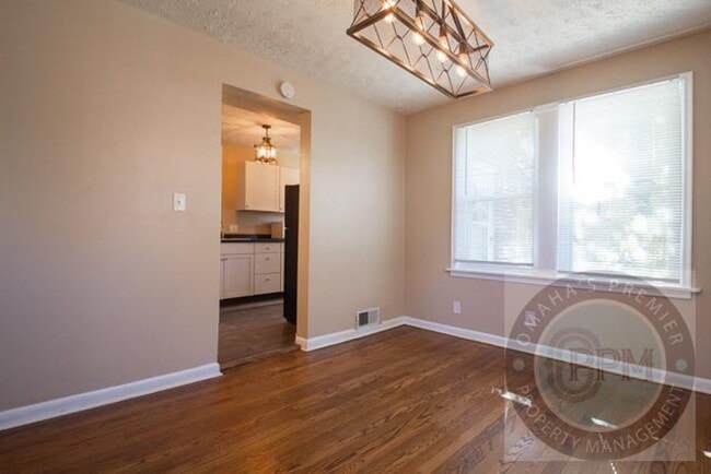 Building Photo - TRISARA 3129/3131 CASS ST