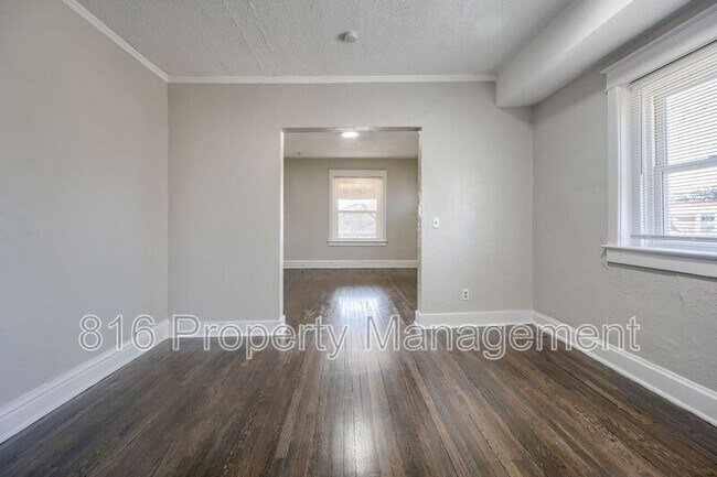 Building Photo - 2416 E 22nd St