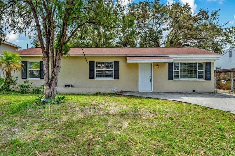 Primary Photo - 4220 W Bay View Ave