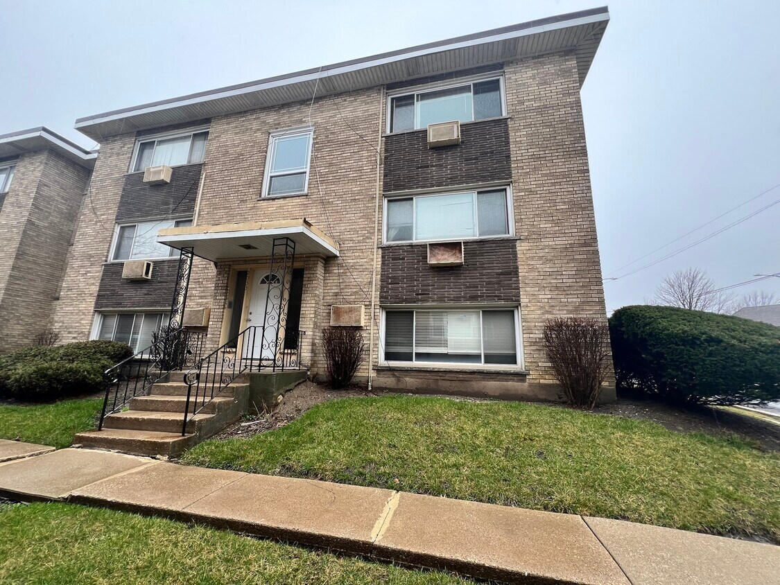 Primary Photo - 2033 W 111th St
