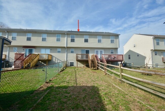 Building Photo - New, New, New - Spacious 3 Bedroom Townhouse with a Finished Basement !!