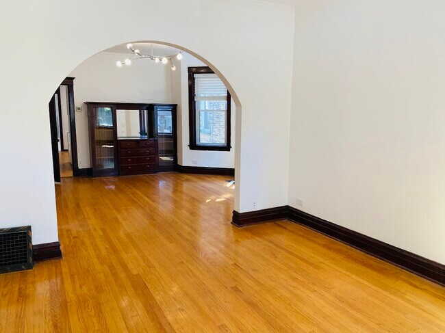 Looking at separate dining room - 2014 W Fletcher St