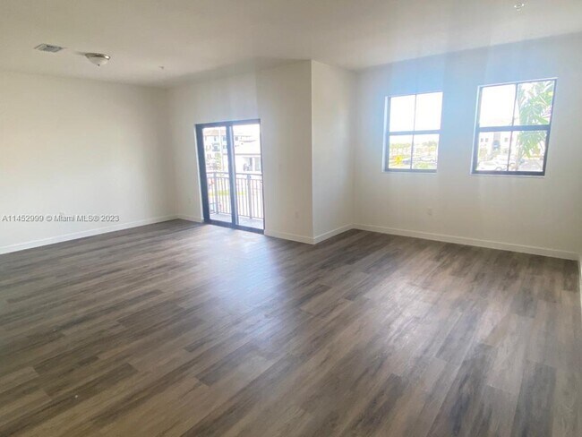 Foto del edificio - 15560 SW 136th St