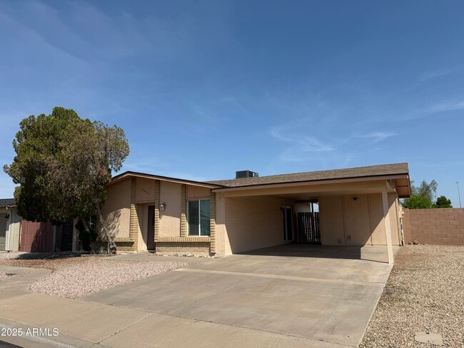 Building Photo - 2650 W Isabella Ave