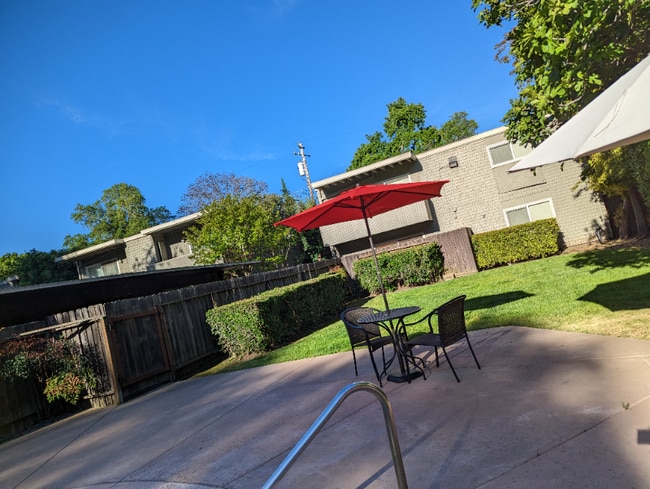 Building Photo - 1044 Rivara Rd