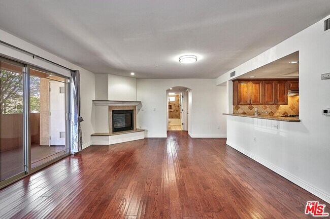 Foto del edificio - 4822 Elmwood Ave