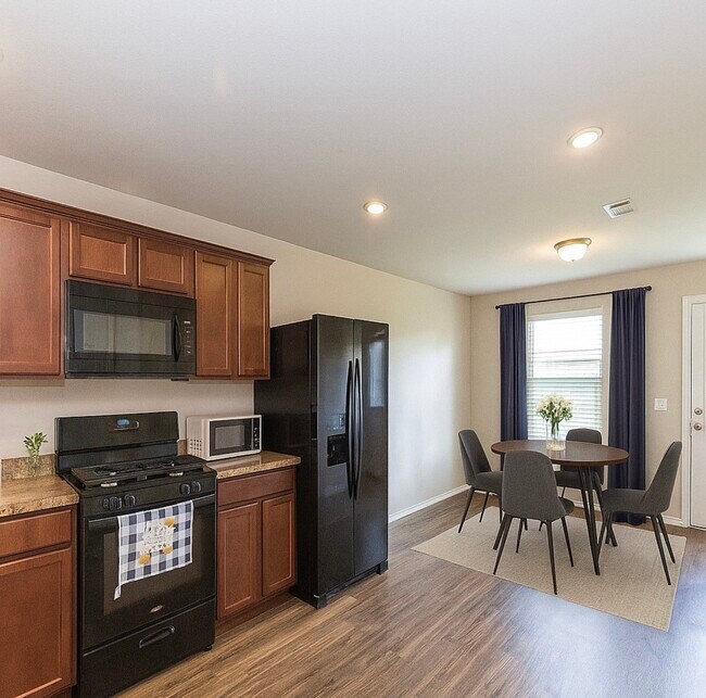 Foto del edificio - 2703 Summer Ln