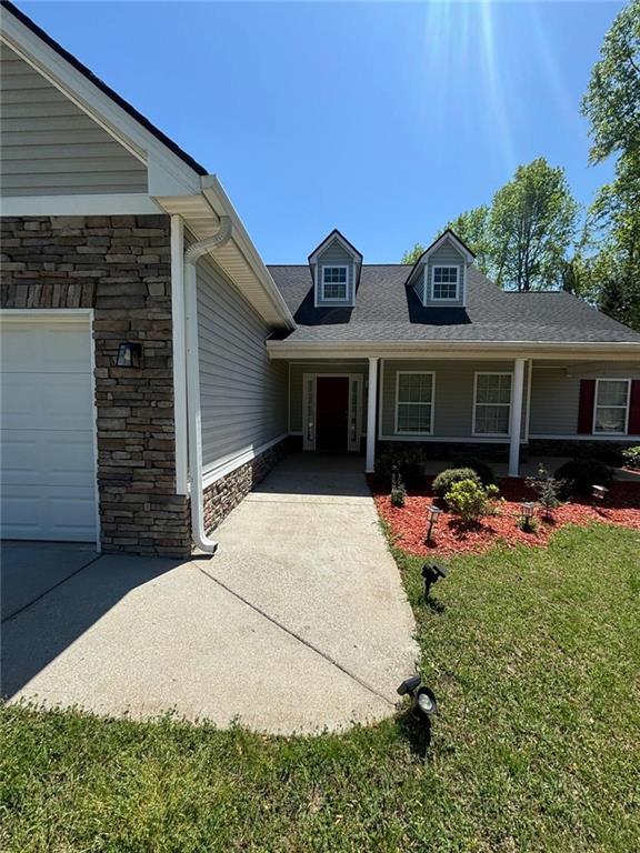 Building Photo - 10 Oakbrook Ln