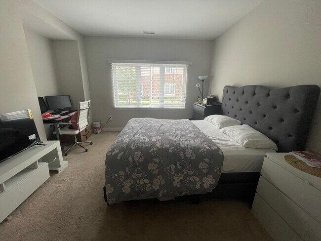 Bed room - 5580 Arbor Chase Dr Apartment