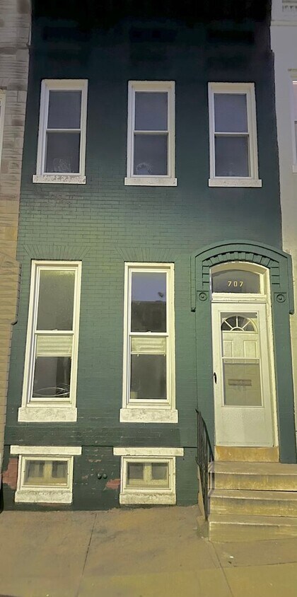 Primary Photo - Spacious Rooms! W/D! Newly Renovated! Avai...