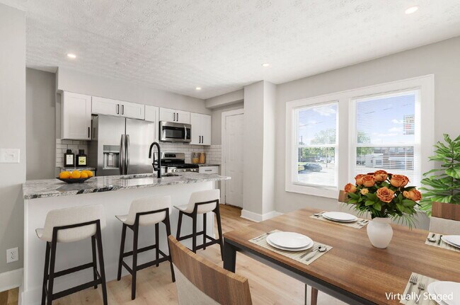 Building Photo - 2 Bedroom - Beautifully renovated, modern townhome close to downtown Columbus!