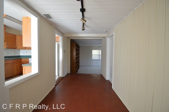 Building Photo - 220 Maynard Ave