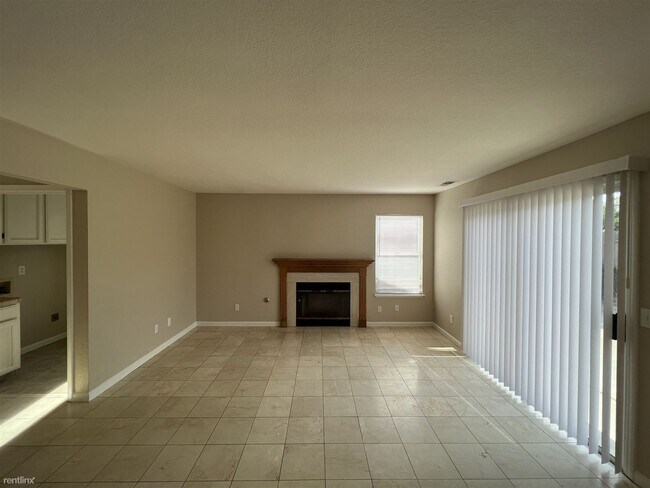 Foto del edificio - 4 br, 2.5 bath House - 15125 South Poppy C...