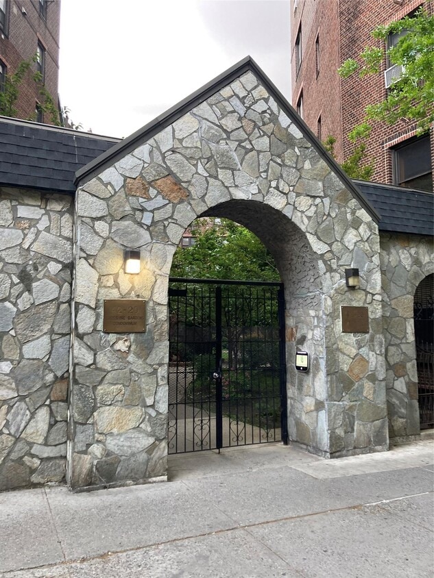 Primary Photo - 42-20 Kissena Blvd