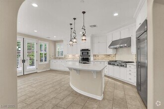 Building Photo - 74 Contrada Fiore Dr