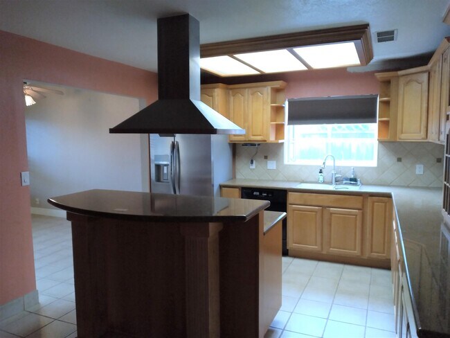 Foto del edificio - 734 W Magill Ave