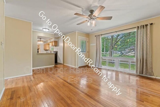 Building Photo - 300 Fieldcrest Dr