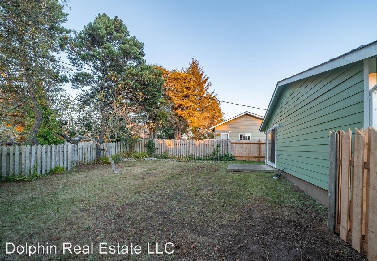 Building Photo - 3 br, 2 bath House - 728 NE Benton St.