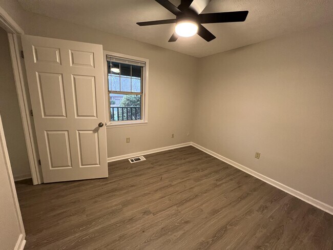 Building Photo - 110 Mallard Dr