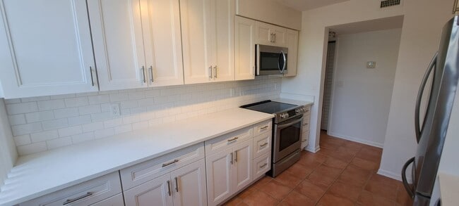 Building Photo - 750 Egret Cir