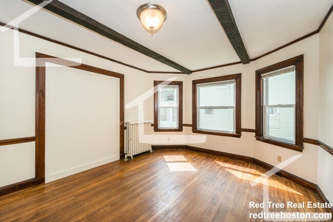 Building Photo - Great value four bedroom apartment in Brig...