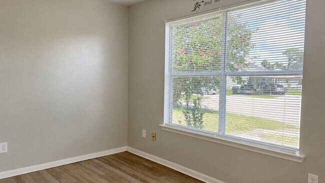 Building Photo - 9406 Alcala