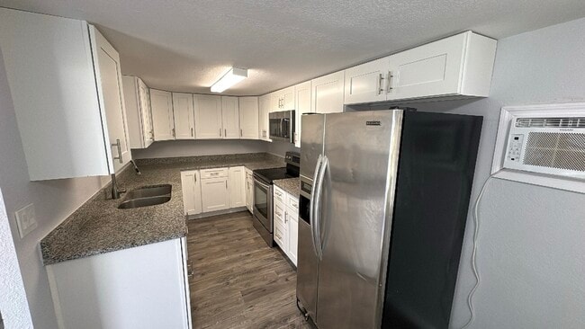 Building Photo - 2021 Pleasure Dr