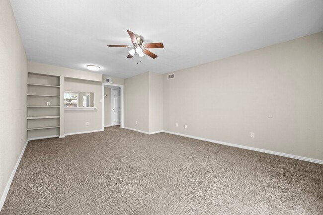 Foto del edificio - 9616 Long Point Rd