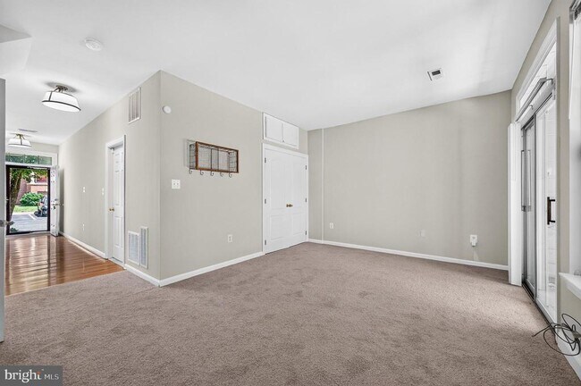 Foto del edificio - 967 Herons Run Ln