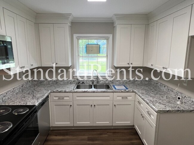 Foto del edificio - 1786 Lynn Ln