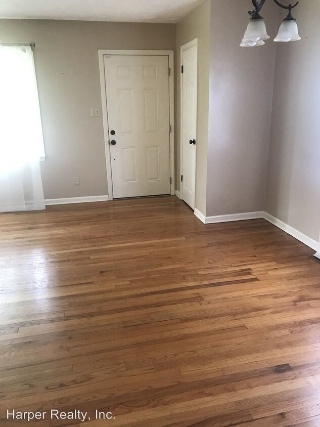 Foto principal - 3 br, 1 bath House - 140 Squire St