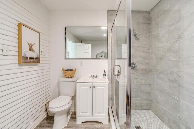 Foto del edificio - Renovated Garage Apartment Steps Off Camp ...