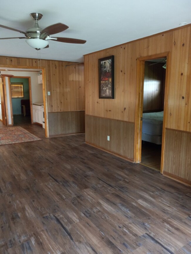 Building Photo - Cozy Cottage on Lake Van Auken in Bangor