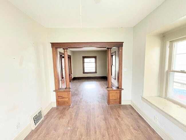 Building Photo - 221 Knower St