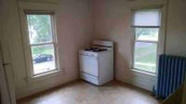 Building Photo - Charming 2-Bedroom Apartment in Cedar Falls – Great Location!