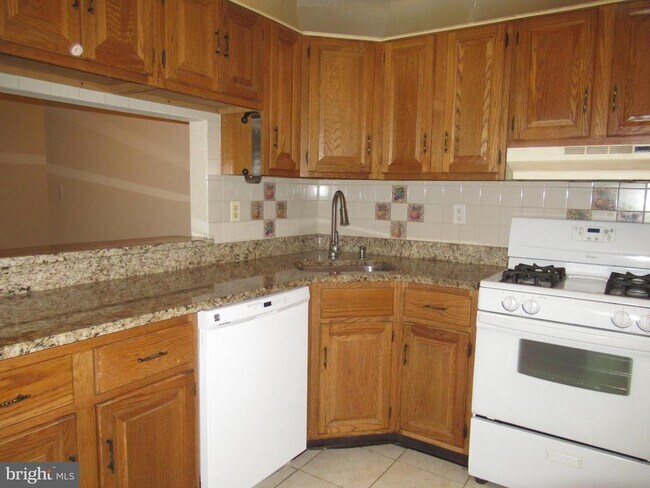 Foto del edificio - 32 Cypress Ct