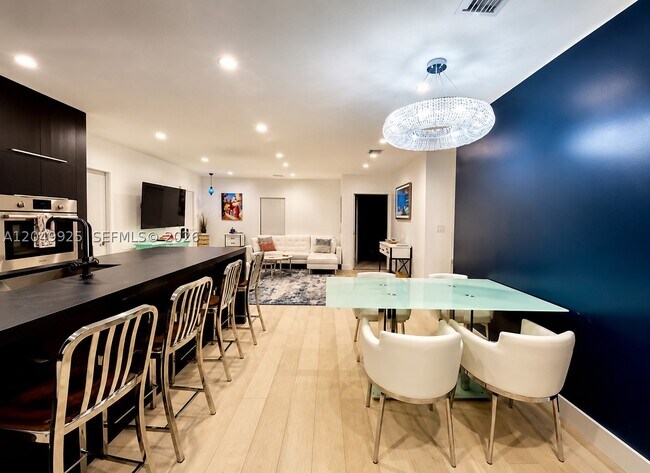 Foto del edificio - 145 NW 40th St