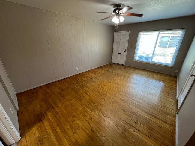 Building Photo - 2669