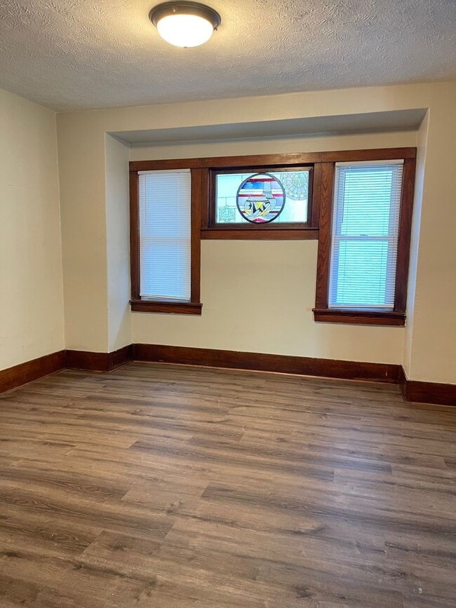 Building Photo - Recently Remodeled 3 Bedroom House Availab...
