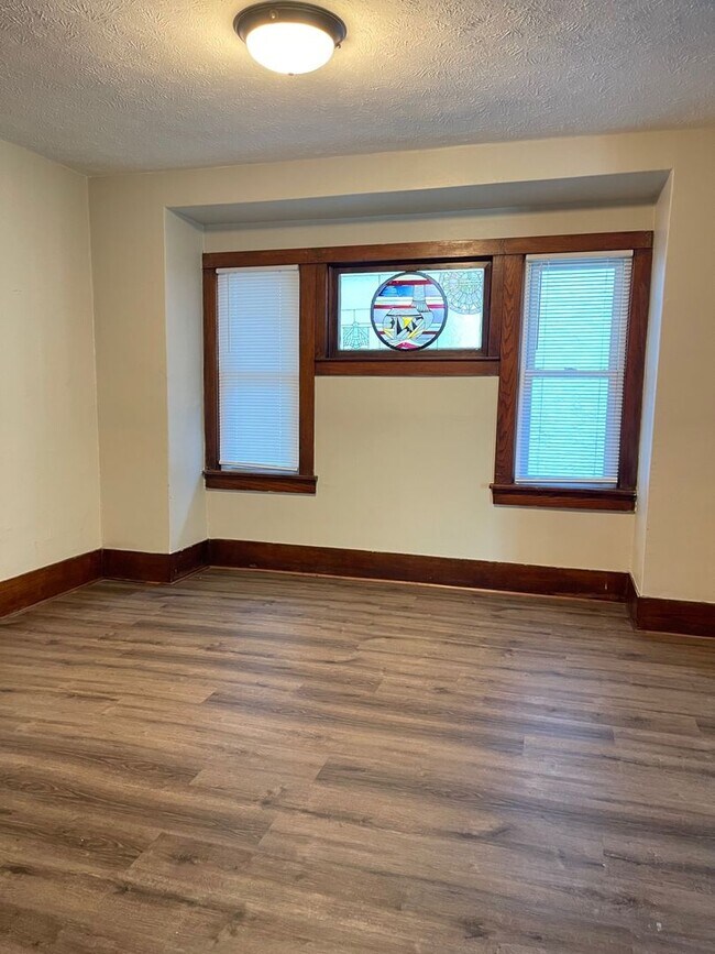 Foto del edificio - Recently Remodeled 3 Bedroom House Availab...