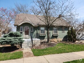 Building Photo - 3036 Royal Ave