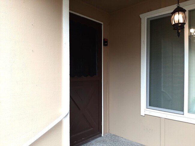 Foto del edificio - University Place Gem! 2 bedroom with Fireplace!