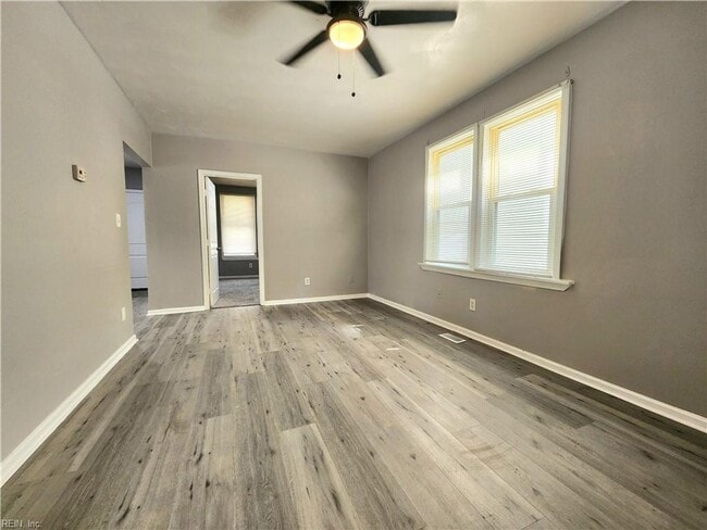 Building Photo - Completely Remodeled 3 Bed Downstairs Duplex