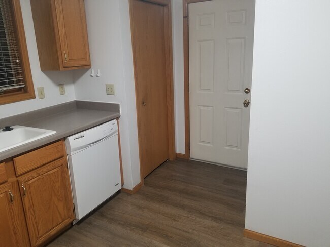 Foto del edificio - 5695 Wilshire Dr